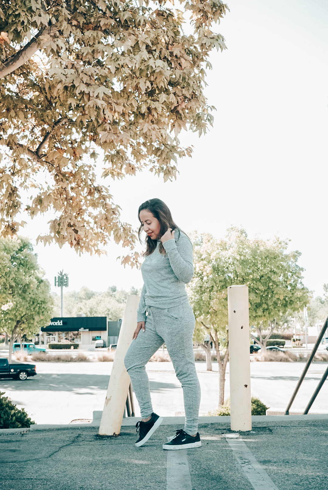 The grey athleisure must have jogger and sweatshirt set is so cute.